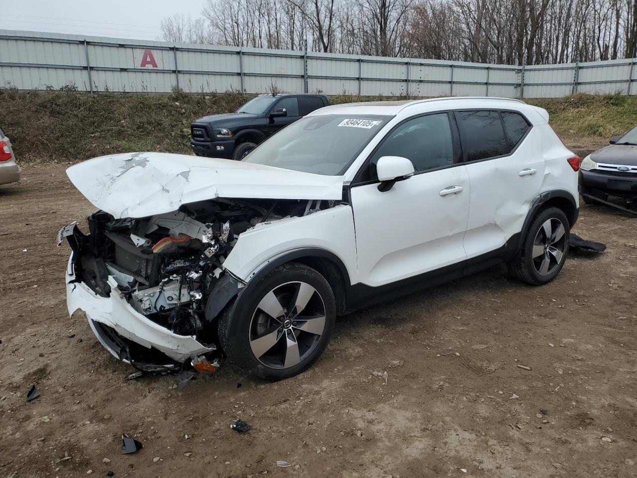 2019 VOLVO XC40