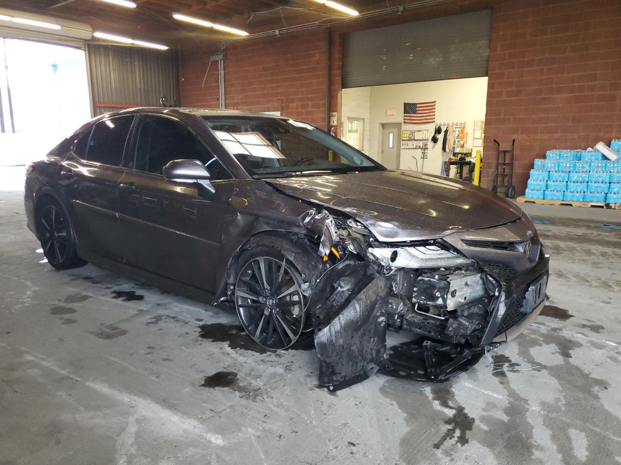 2018 TOYOTA CAMRY