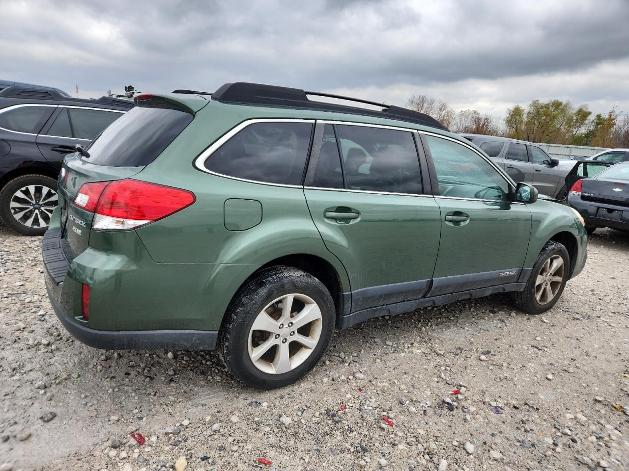 2013 SUBARU Outback