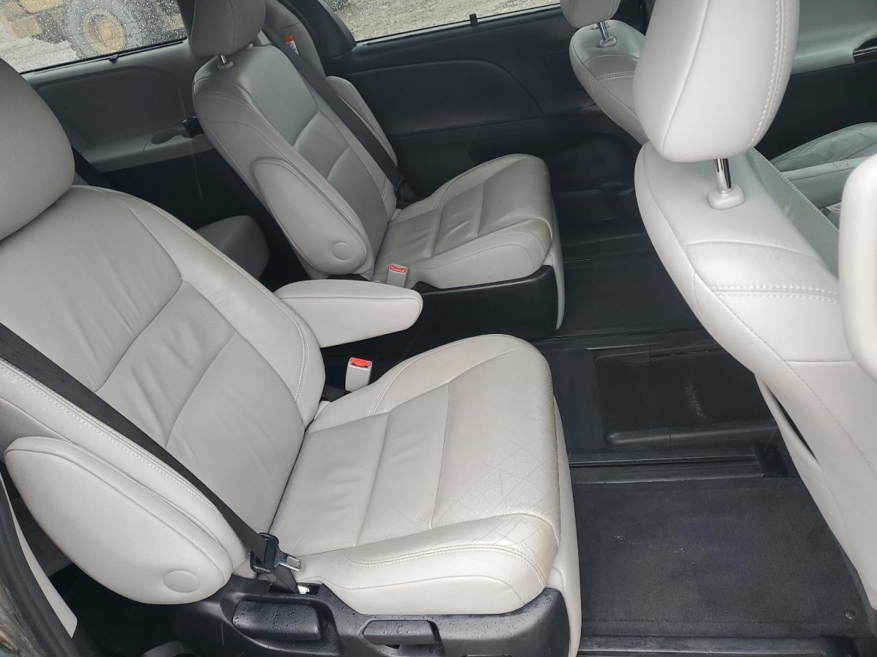 2016 TOYOTA SIENNA
