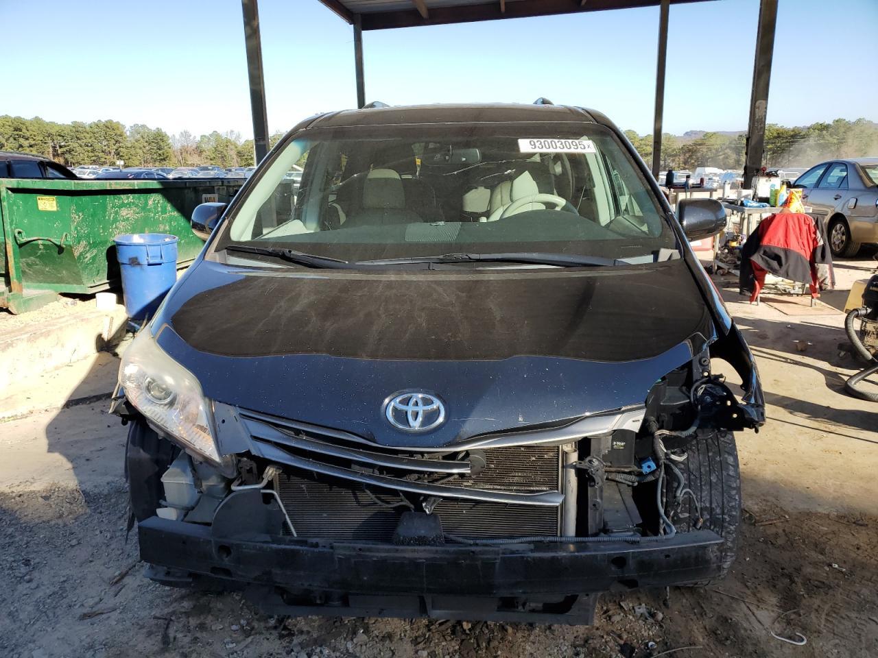 2014 TOYOTA SIENNA
