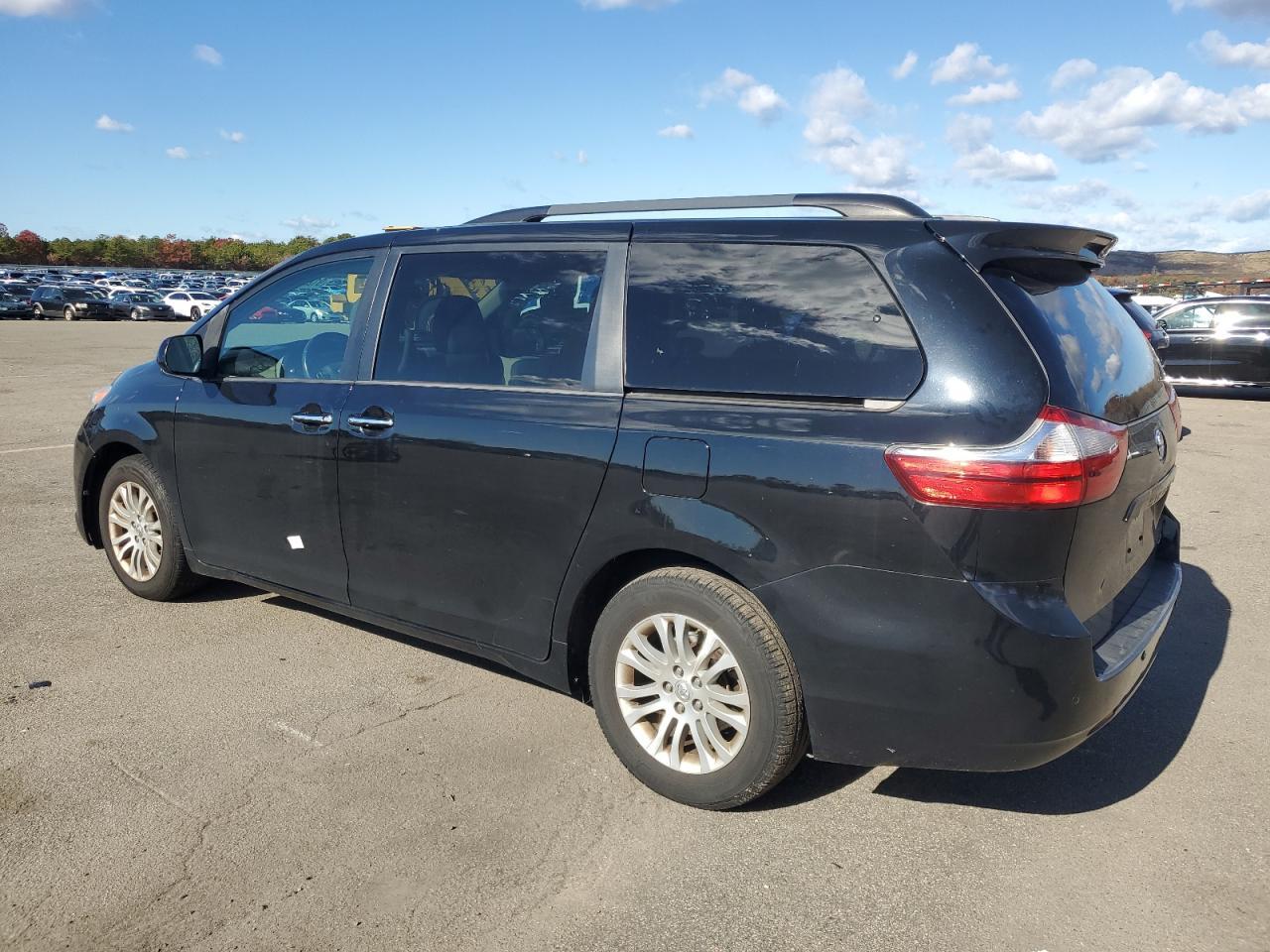 2017 TOYOTA SIENNA