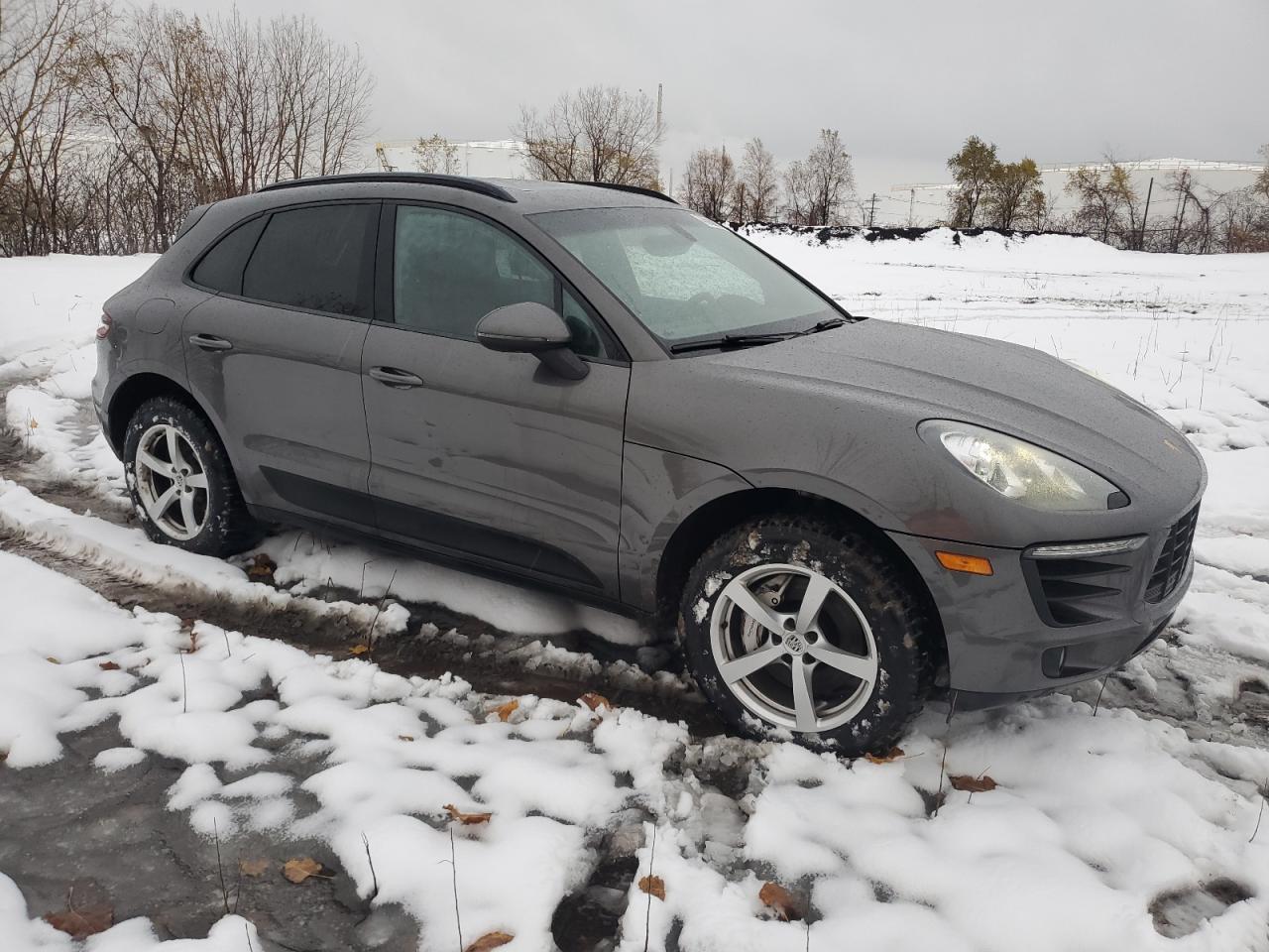 2016 PORSCHE Macan