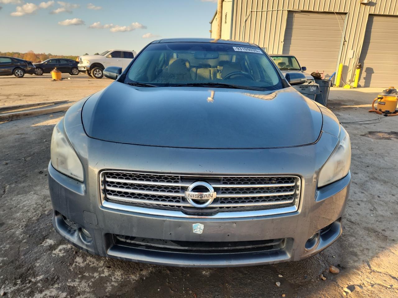 2010 NISSAN Maxima