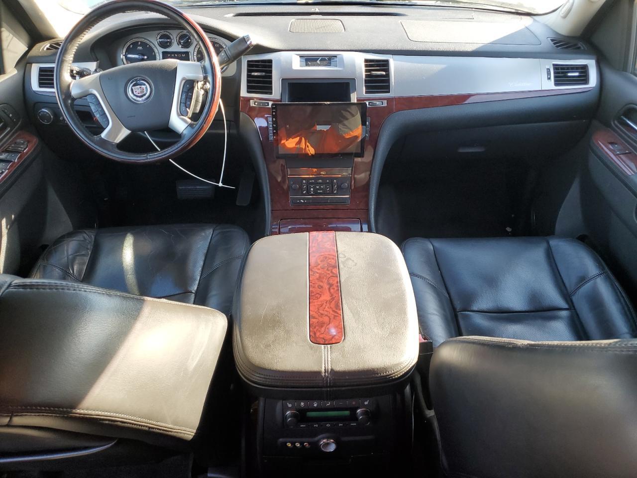 2011 CADILLAC ESCALADE