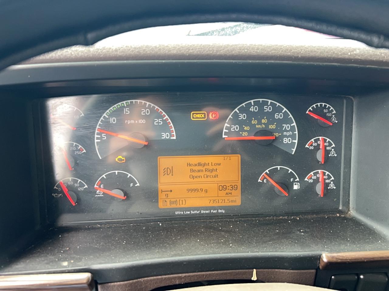 2014 VOLVO Vn