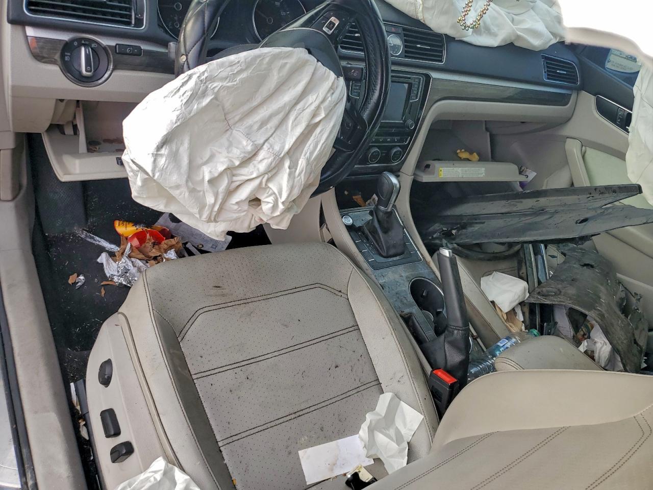 2016 VOLKSWAGEN Passat