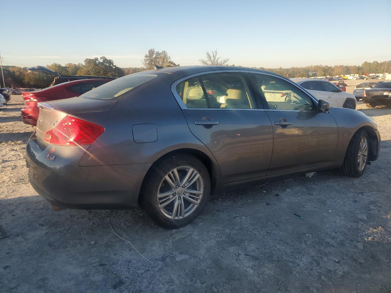 2015 INFINITI Q40