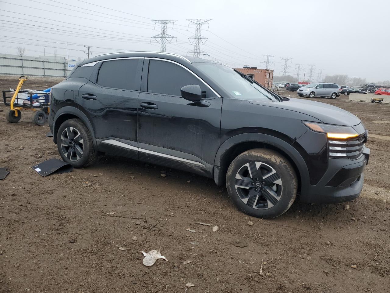 2025 NISSAN KICKS