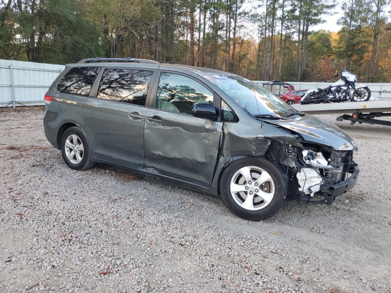 2013 TOYOTA SIENNA