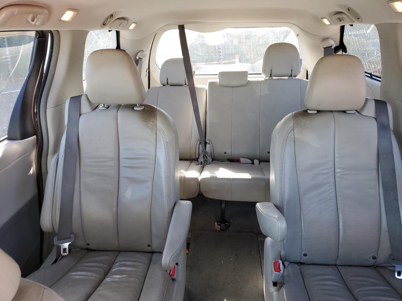 2014 TOYOTA SIENNA