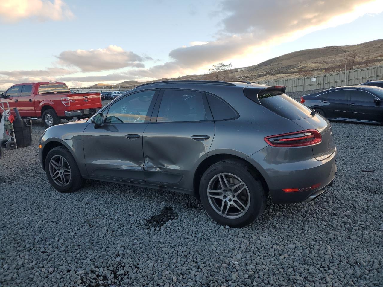 2018 PORSCHE Macan