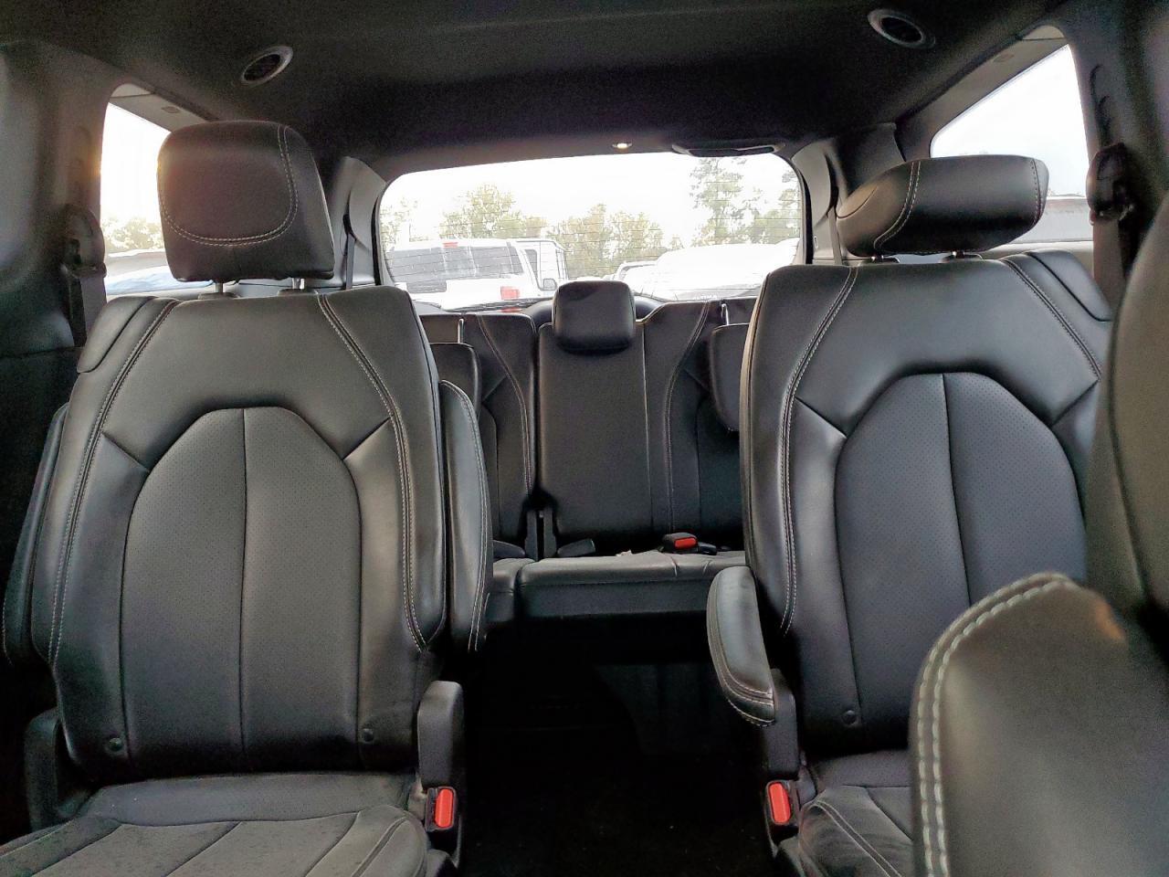 2025 CHRYSLER Voyager