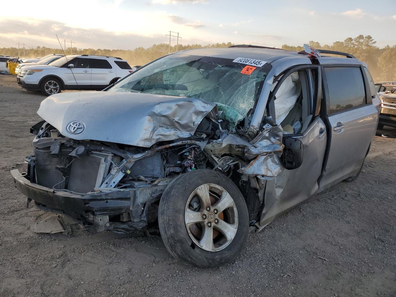 2014 TOYOTA SIENNA