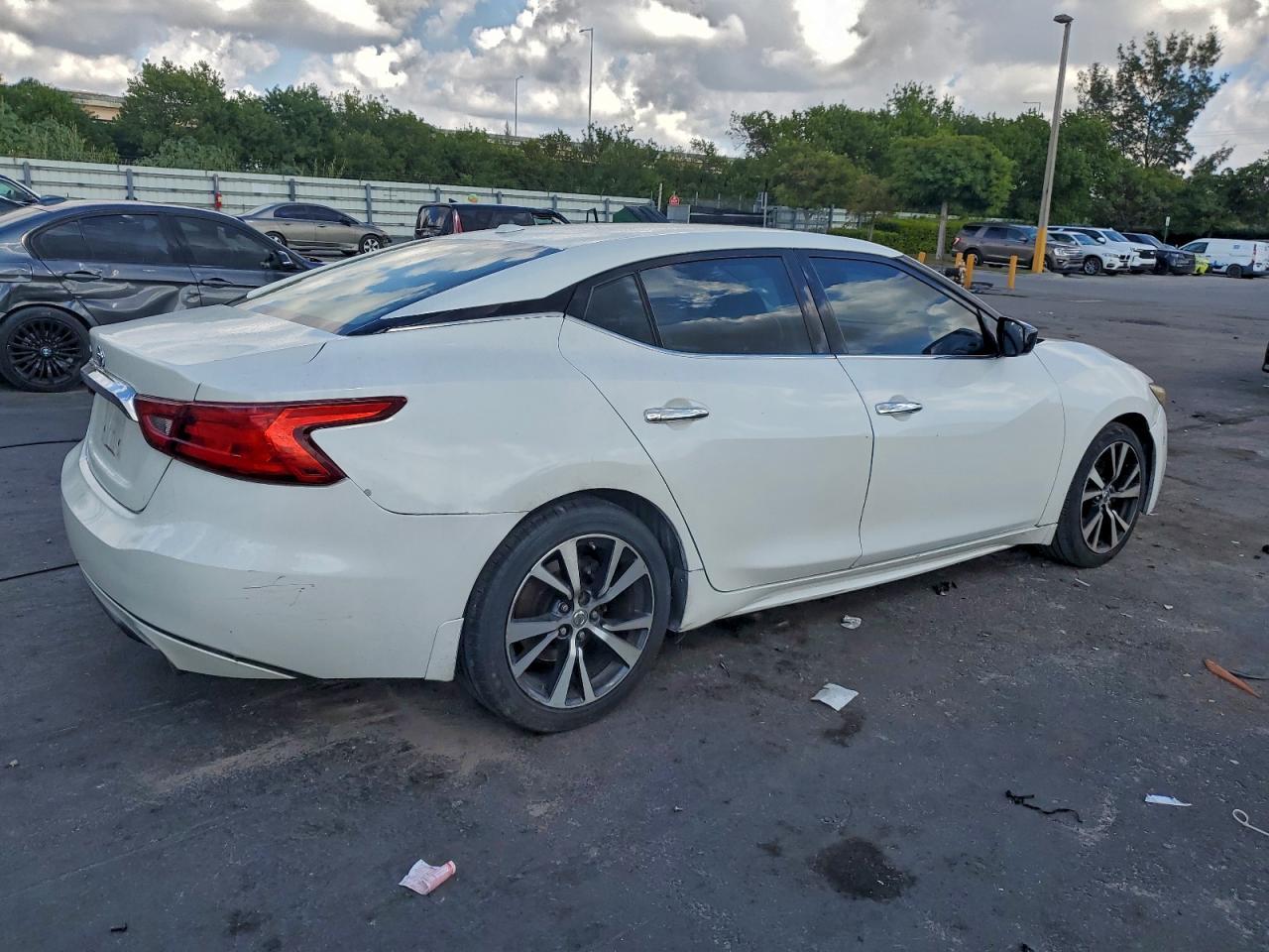 2017 NISSAN Maxima
