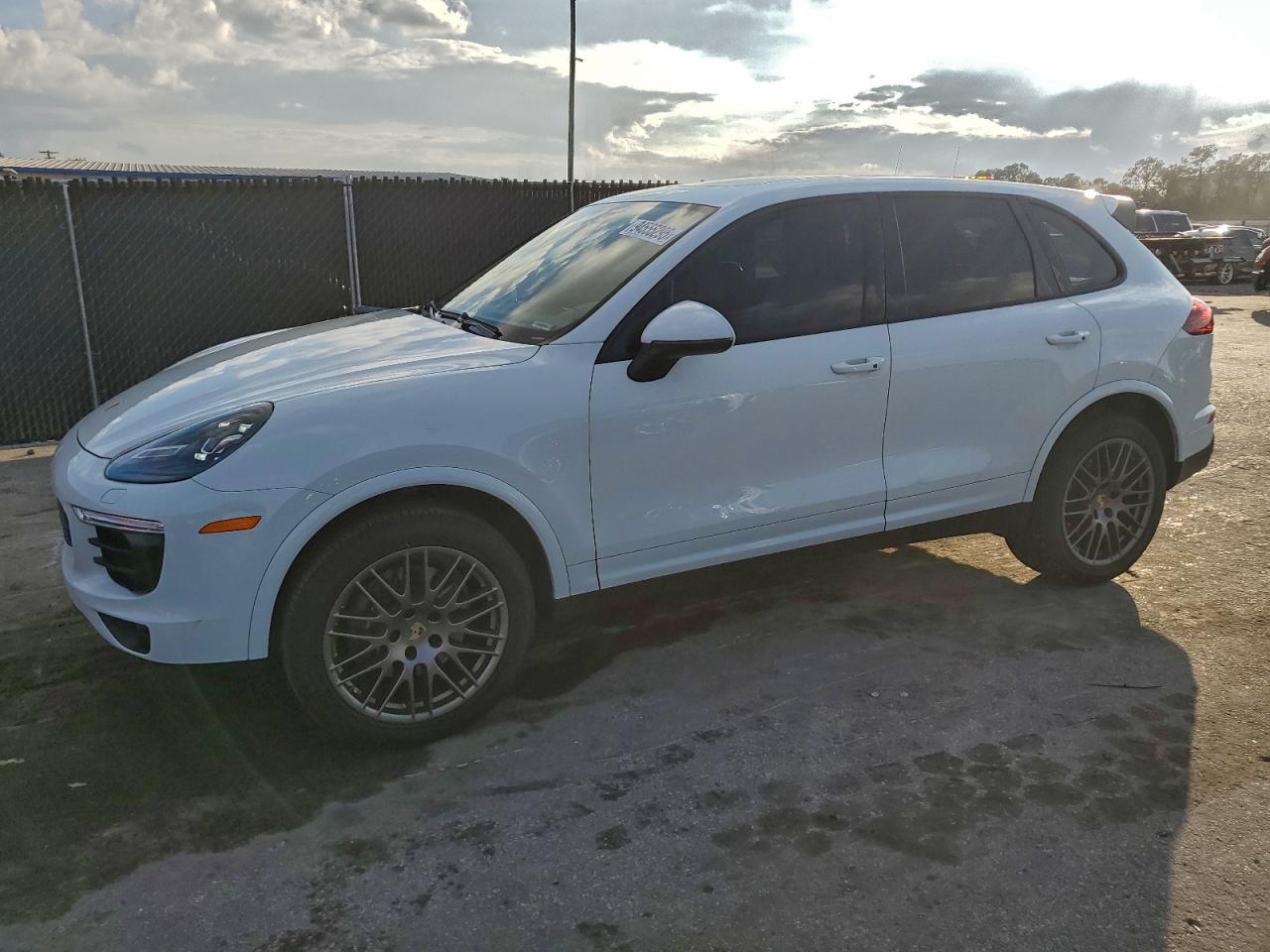 2017 PORSCHE CAYENNE