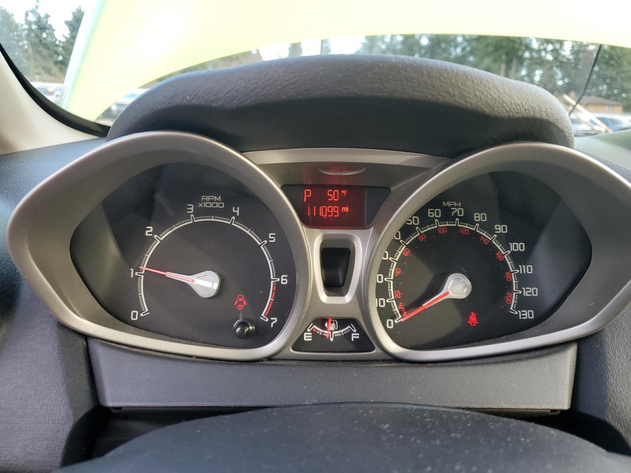2011 FORD Fiesta