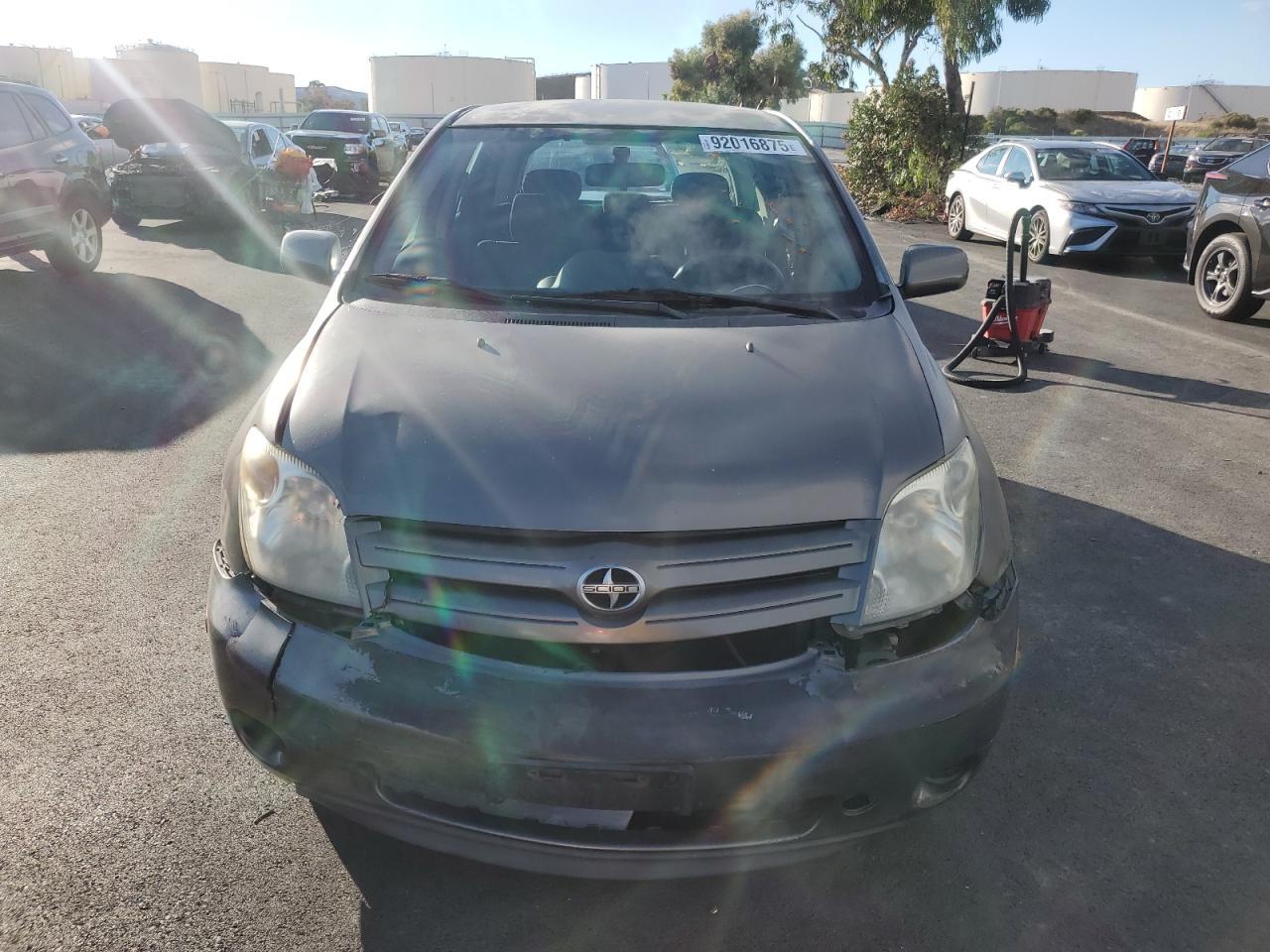 2005 TOYOTA SCION