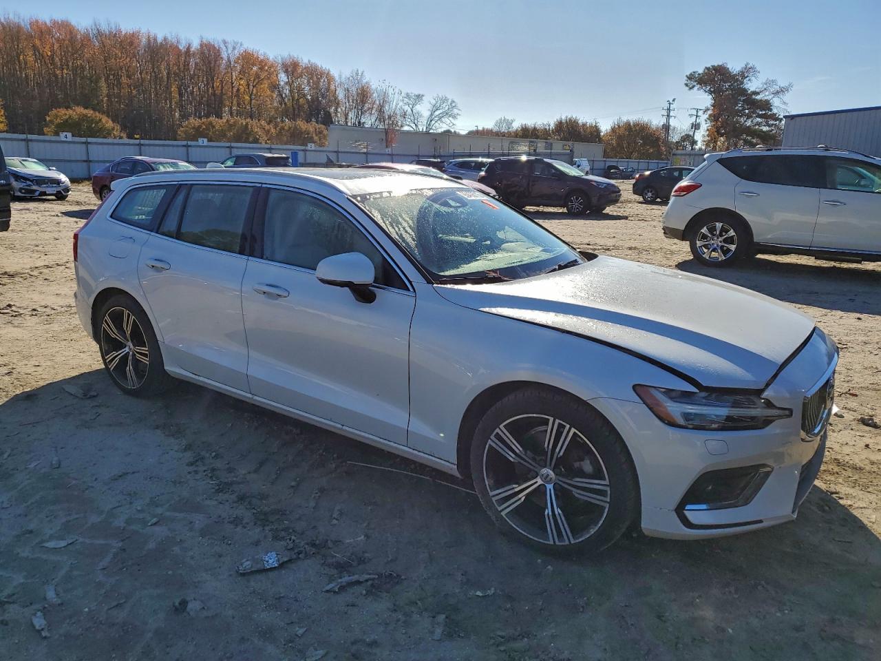2020 VOLVO V60