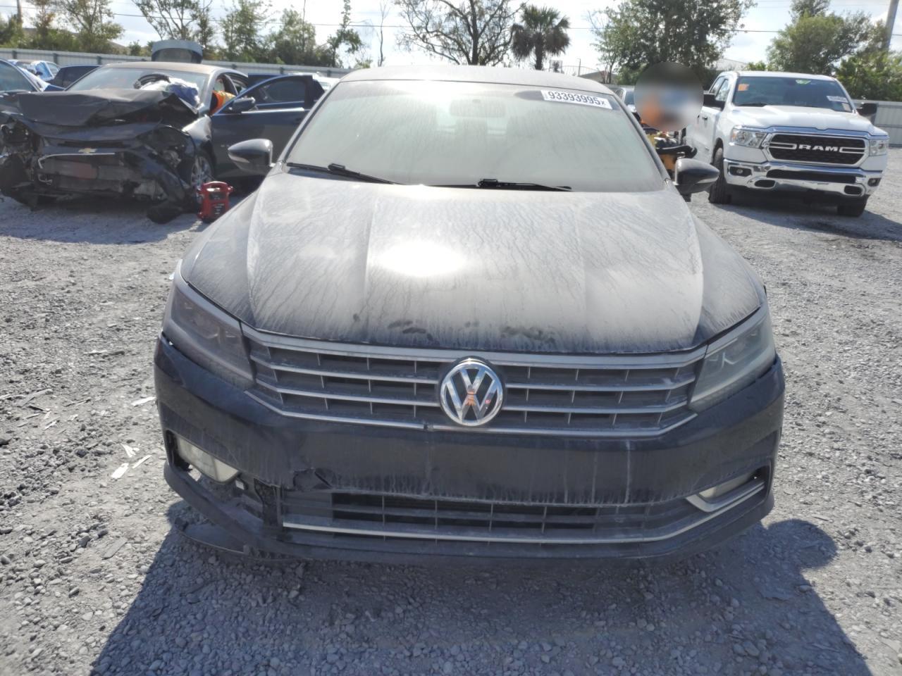 2016 VOLKSWAGEN Passat