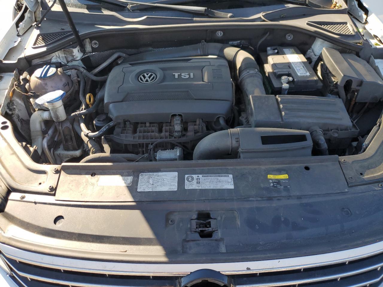 2016 VOLKSWAGEN Passat