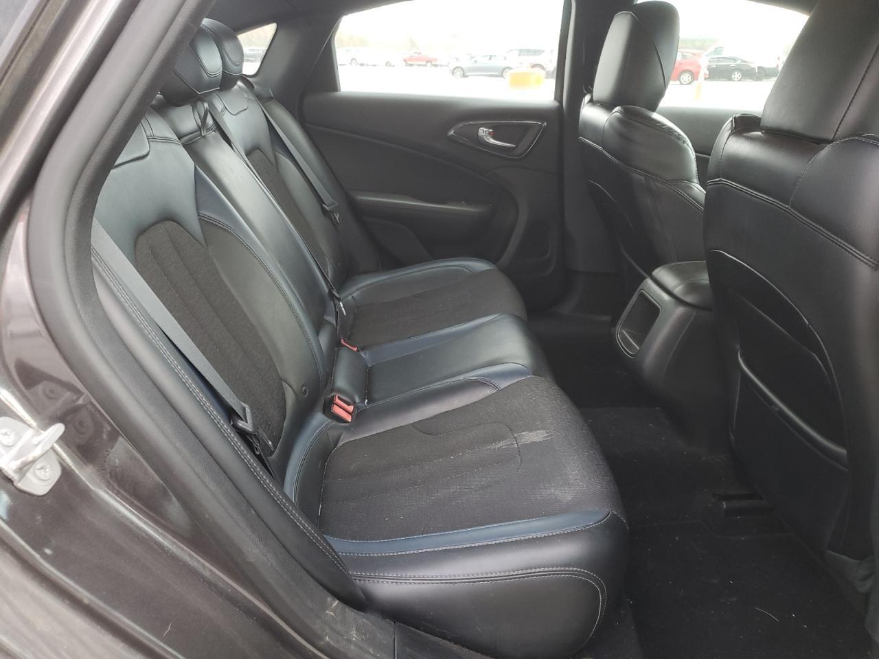 2015 CHRYSLER 200