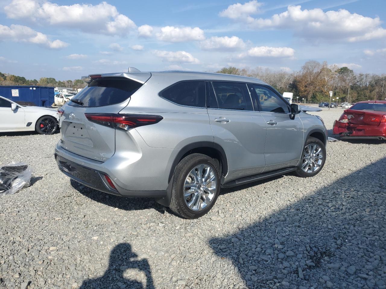 2024 TOYOTA HIGHLANDER
