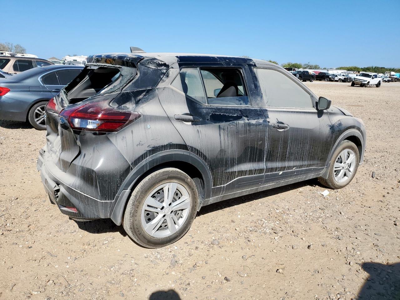 2024 NISSAN KICKS