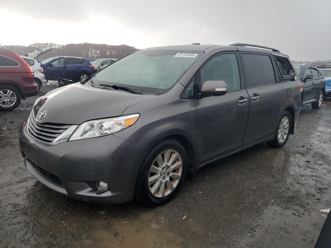 2013 TOYOTA SIENNA