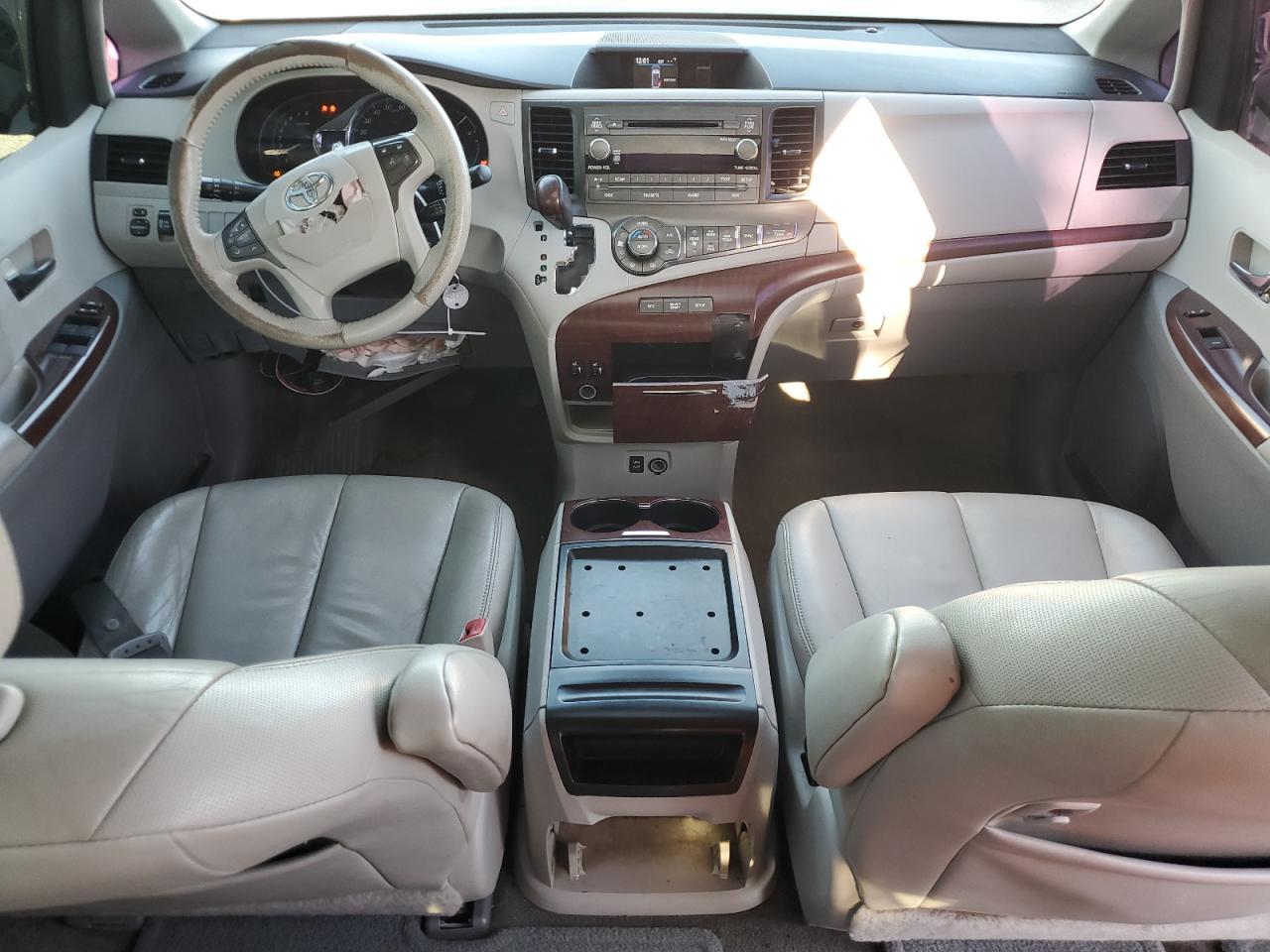2014 TOYOTA SIENNA