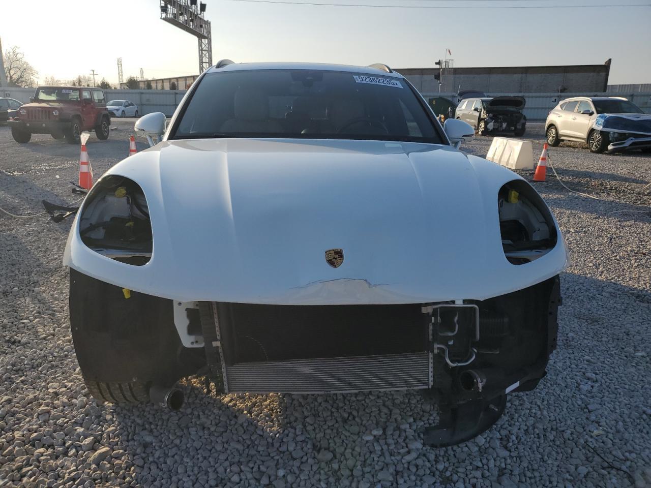 2024 PORSCHE Macan