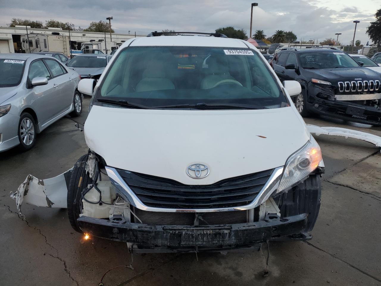 2012 TOYOTA SIENNA