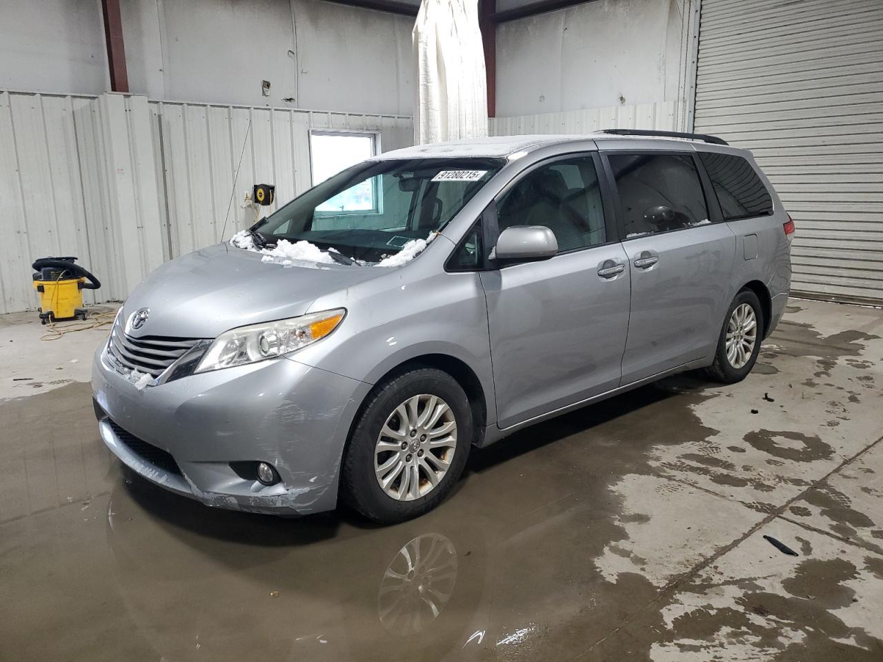 2014 TOYOTA SIENNA