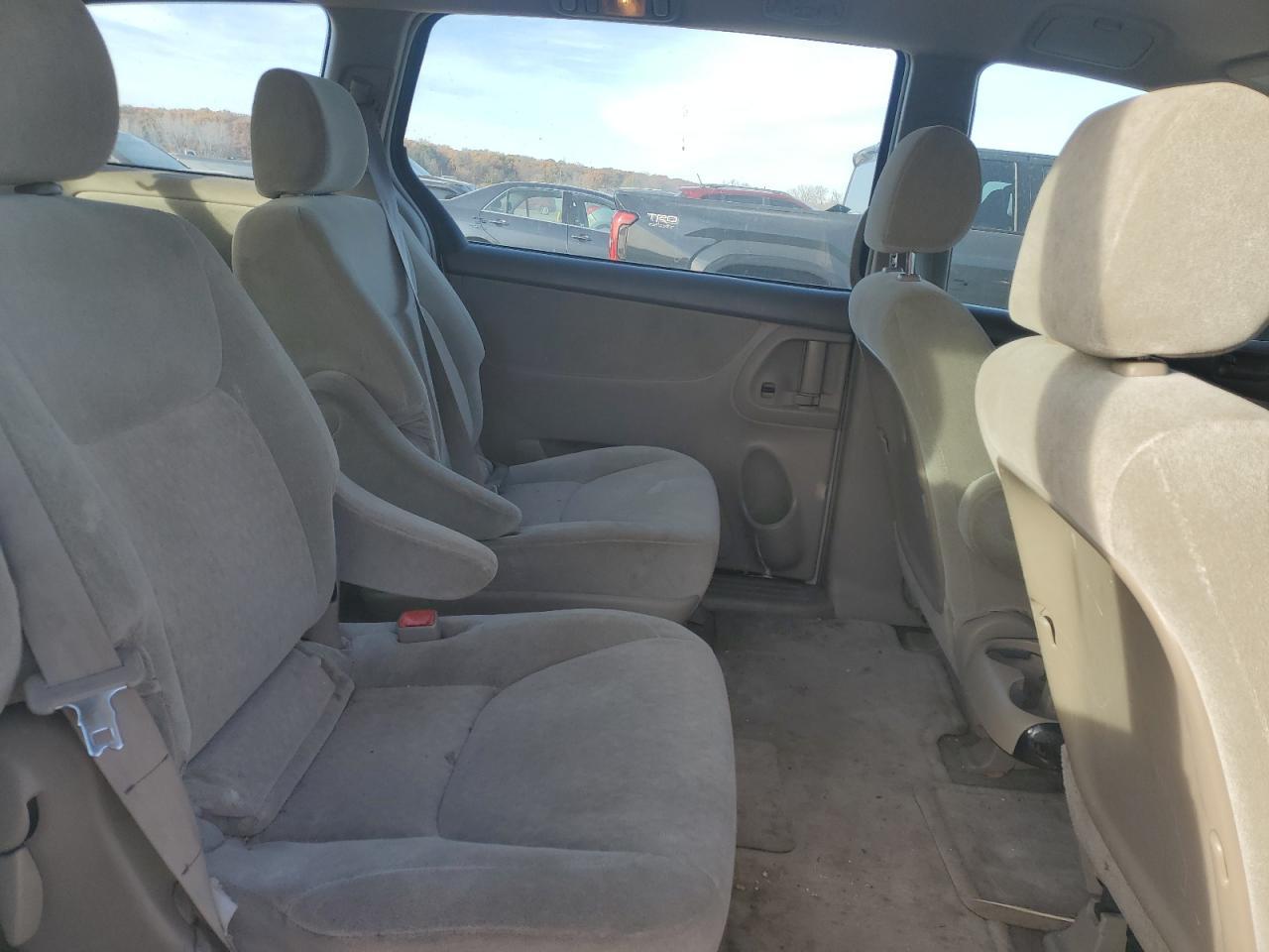 2005 TOYOTA SIENNA