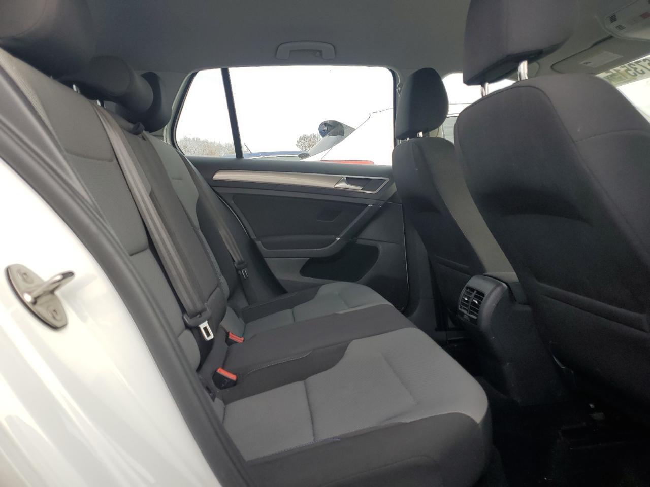 2016 VOLKSWAGEN e-Golf