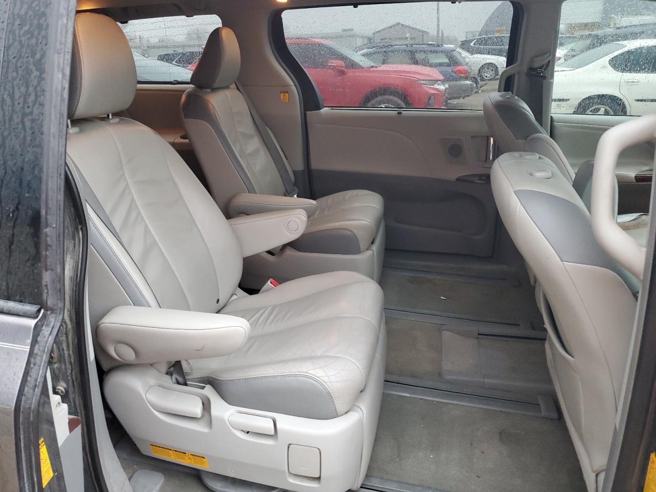 2013 TOYOTA SIENNA