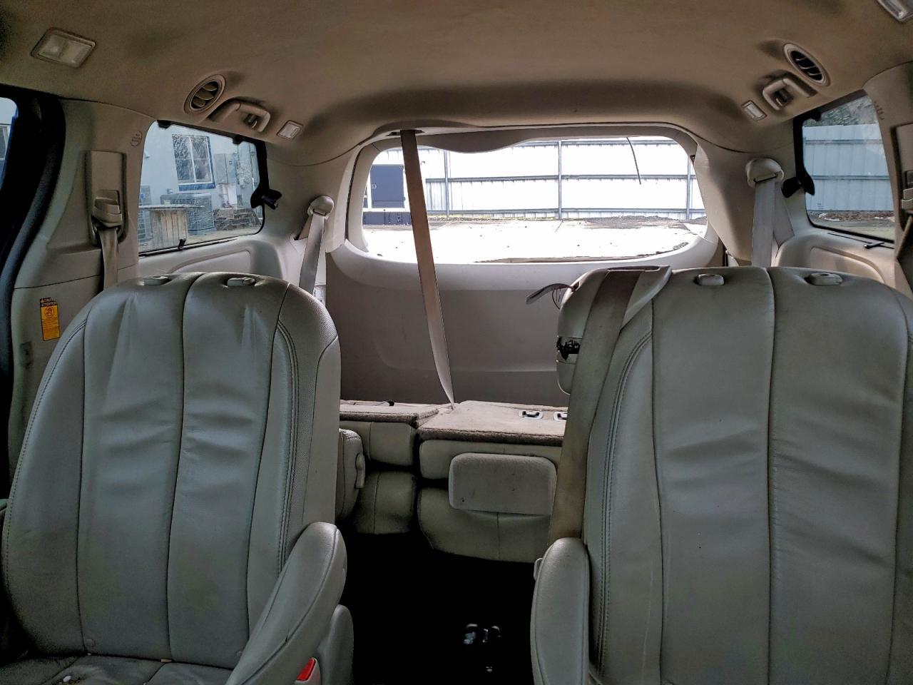 2014 TOYOTA SIENNA