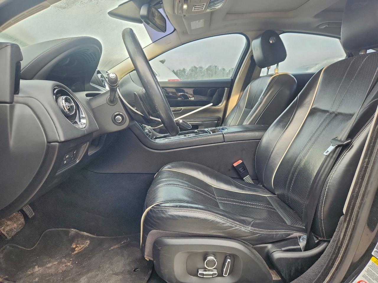 2016 JAGUAR Xj-Series