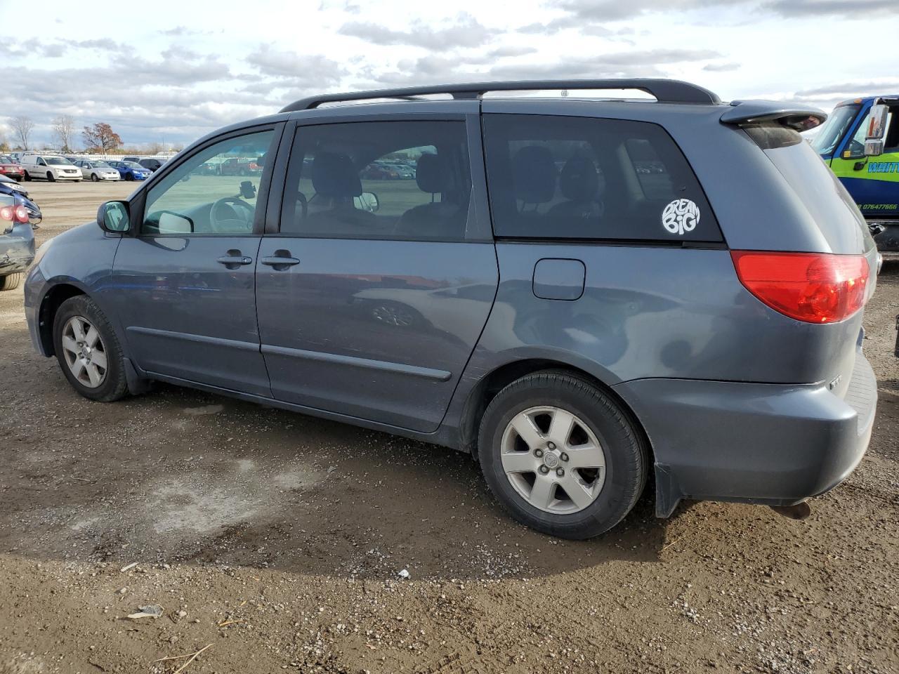 2010 TOYOTA SIENNA