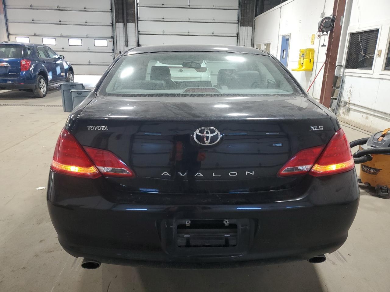 2006 TOYOTA Avalon