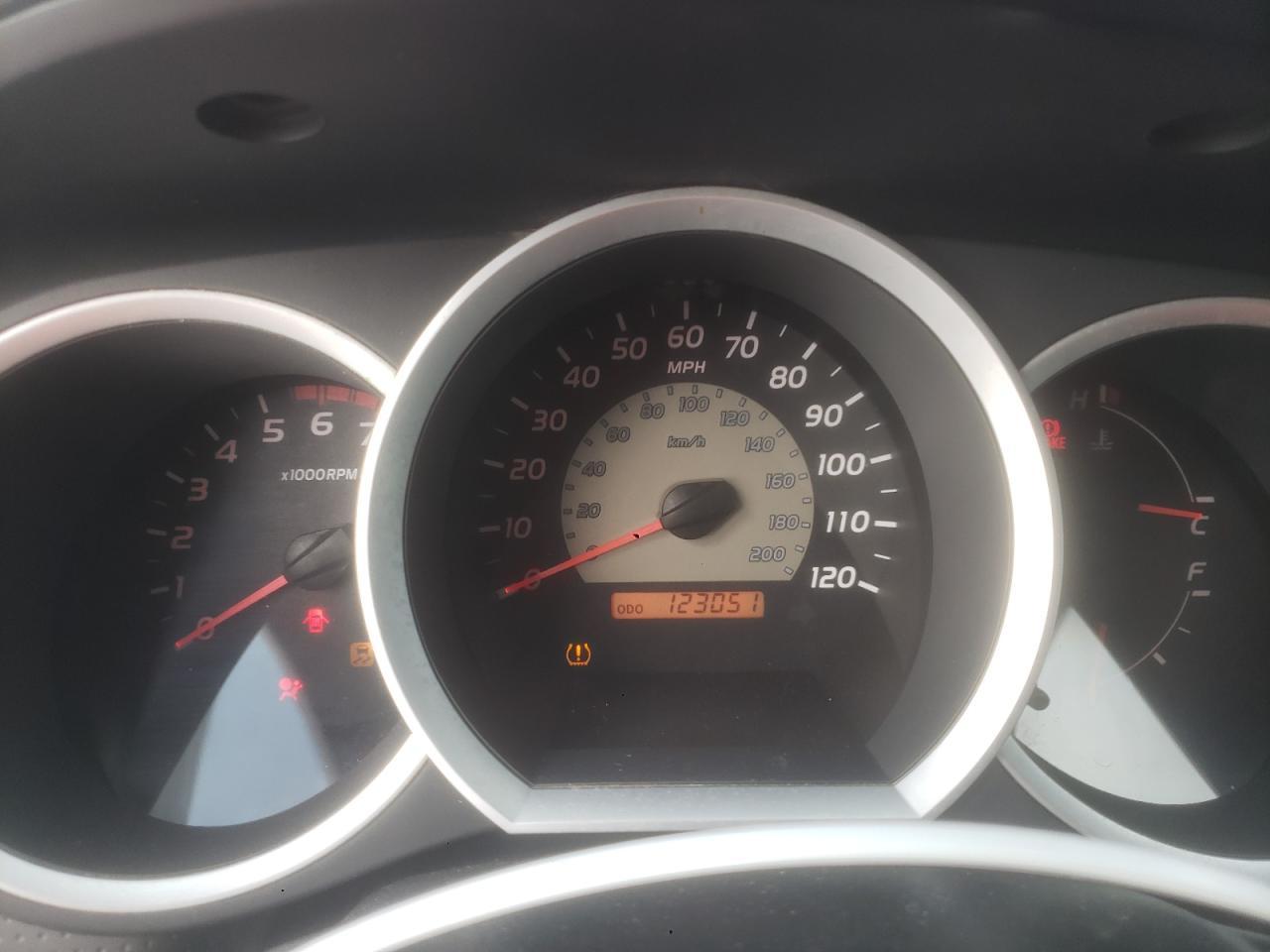 2011 TOYOTA TACOMA