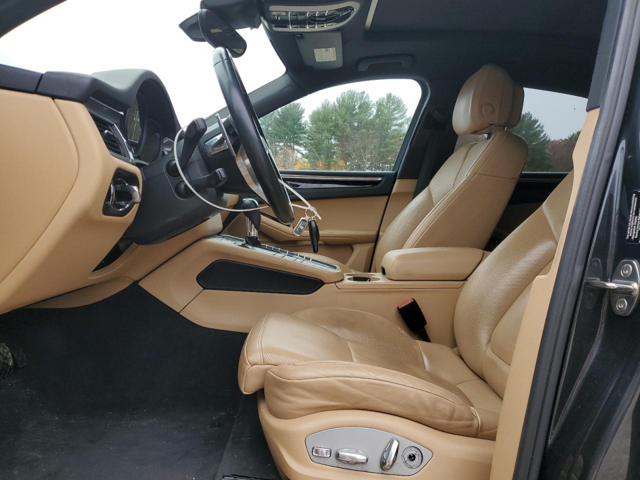 2017 PORSCHE Macan