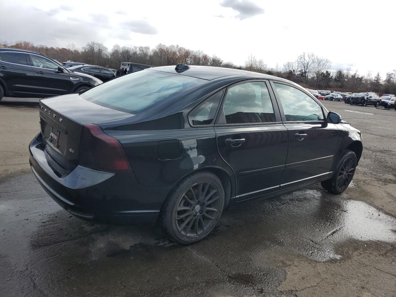 2010 VOLVO S40