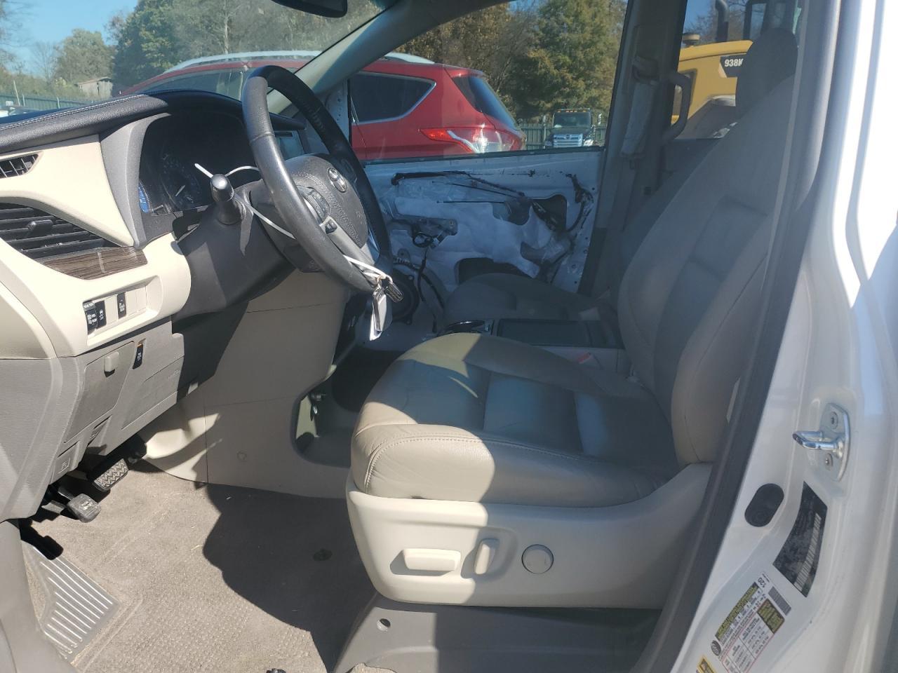2016 TOYOTA SIENNA