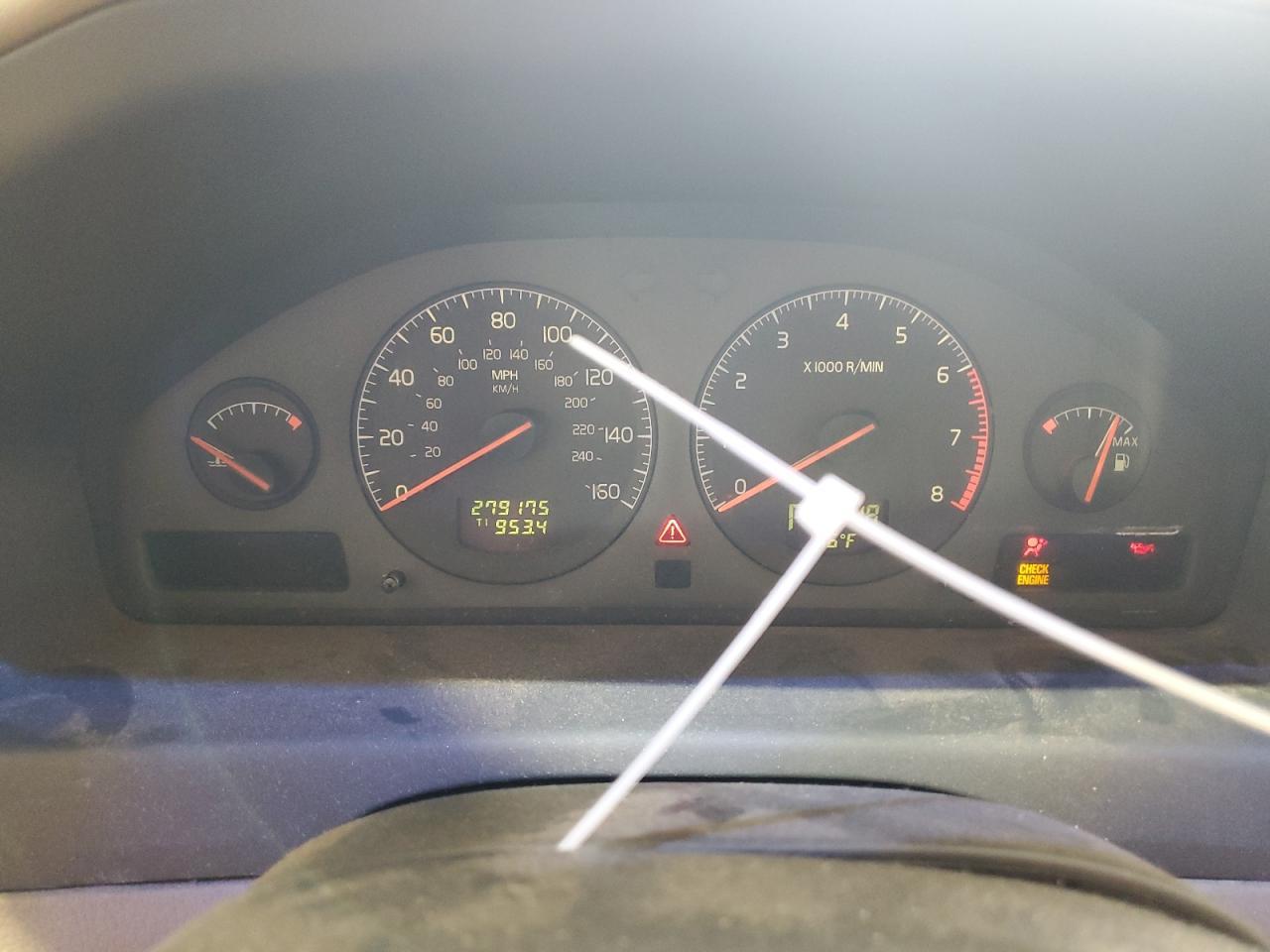 2002 VOLVO V70