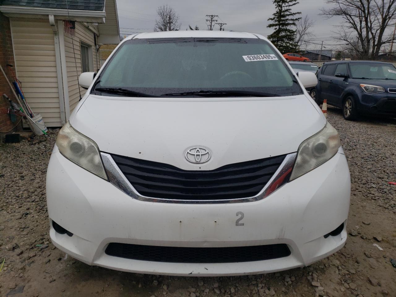 2012 TOYOTA SIENNA