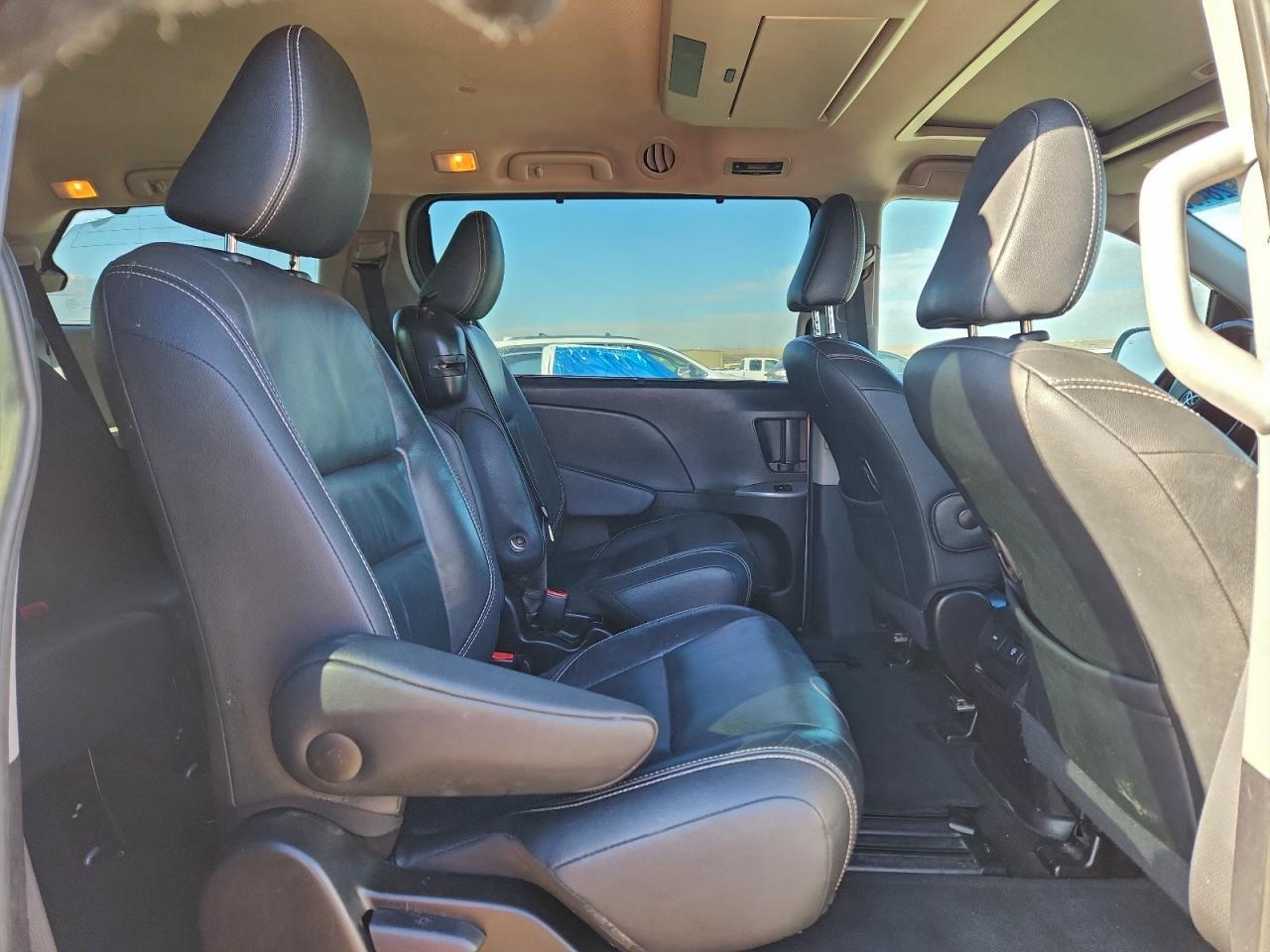 2017 TOYOTA SIENNA