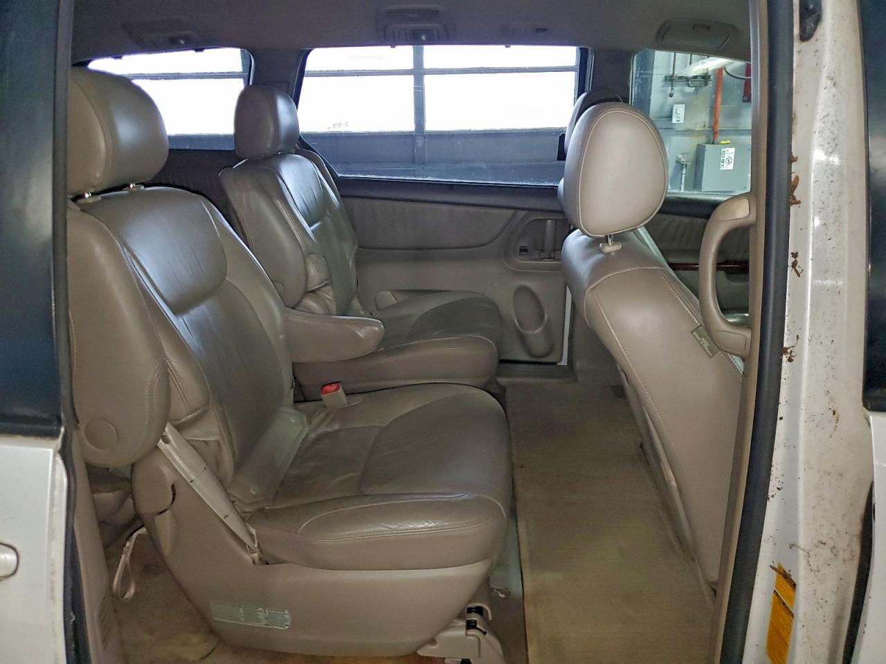 2005 TOYOTA SIENNA