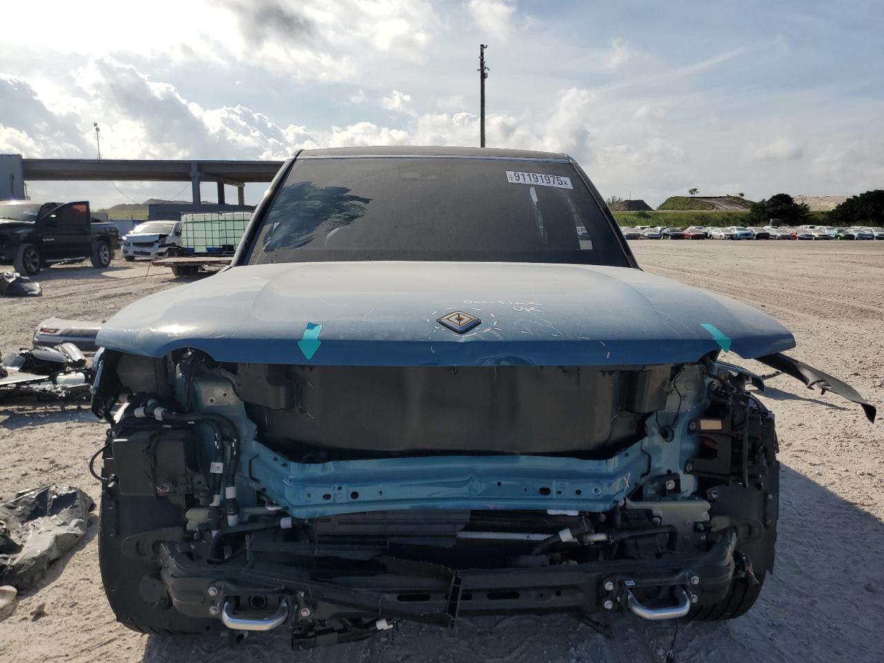 2025 RIVIAN R1s