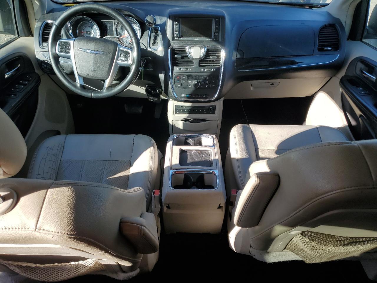2011 CHRYSLER Town & Country